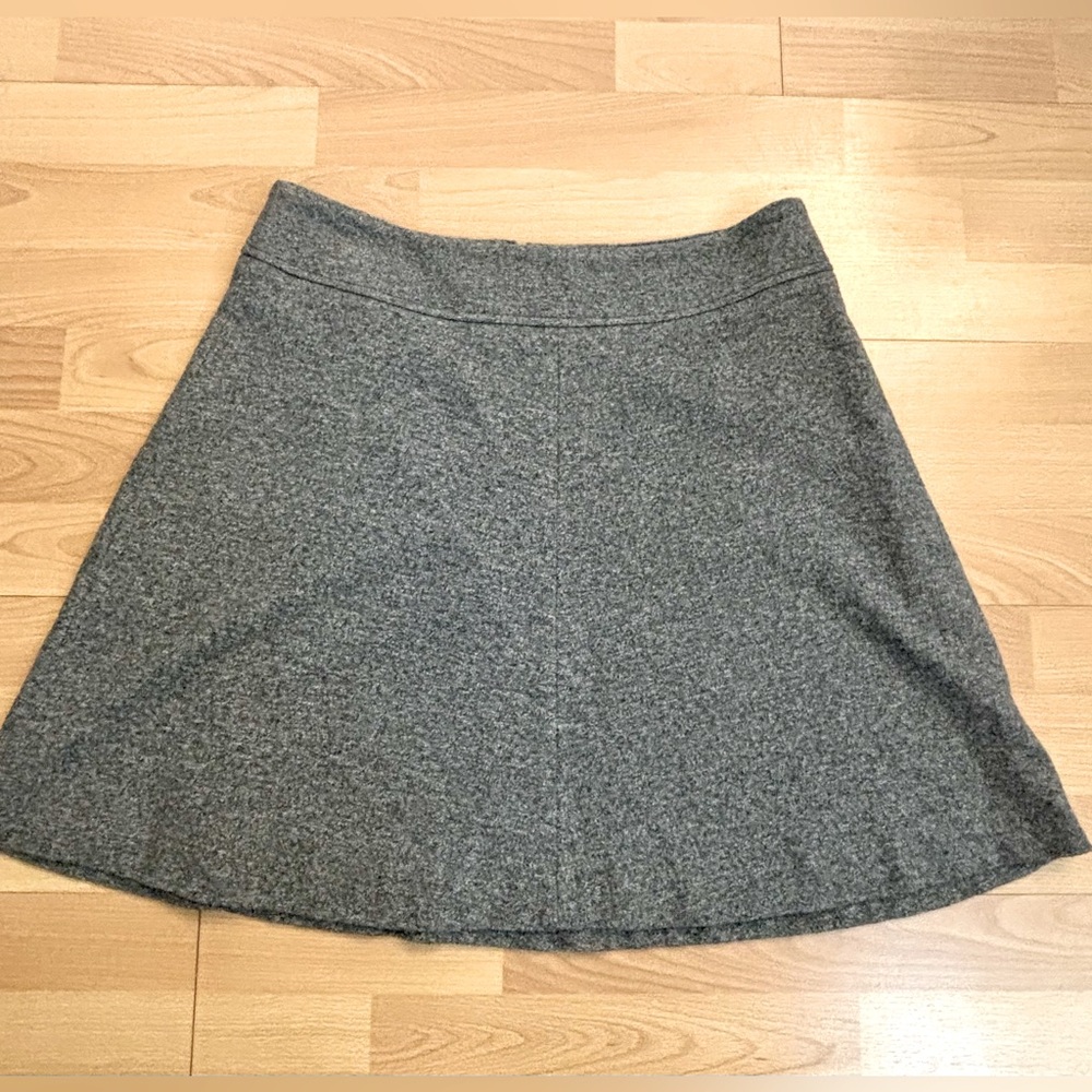 Ann Taylor Loft winter gray mini skirt🌺 5 for $30